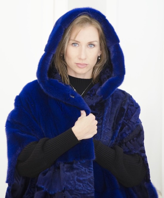 Pelliccia in Visone Blu Elettrico con Cappuccio