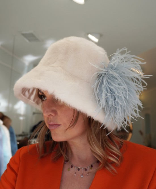 Cappello visone con accessorio staccabile