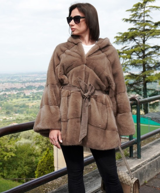 Pelliccia in Visone Brown con Cappuccio