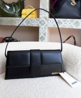 Jacquemus Borsa a spalla Le Grand Bambino in Pelle Nera