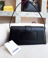 Jacquemus Borsa a spalla Le Grand Bambino in Pelle Nera